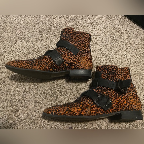 TUDOR
SUTTON: WOMEN'S
SKULL BUCKLE BOOT - Picture 3 of 6